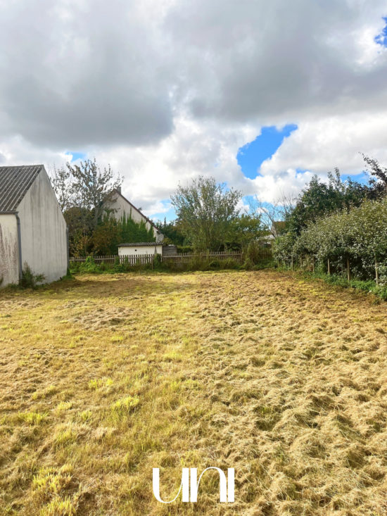 Terrain constructible de 891 m2 avec bâtiment de 60 m2 - PERIERS-SUR-LE-DAN